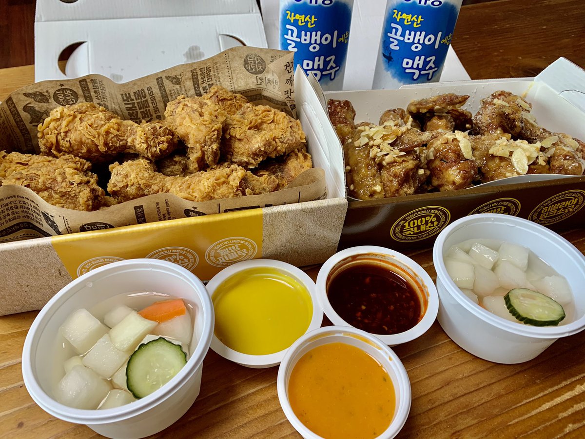 동물복지 자담치킨 시켜봤어요. 꼬솧꼬솧. 골뱅이 맥주 맛있어서 또 사왔구요.