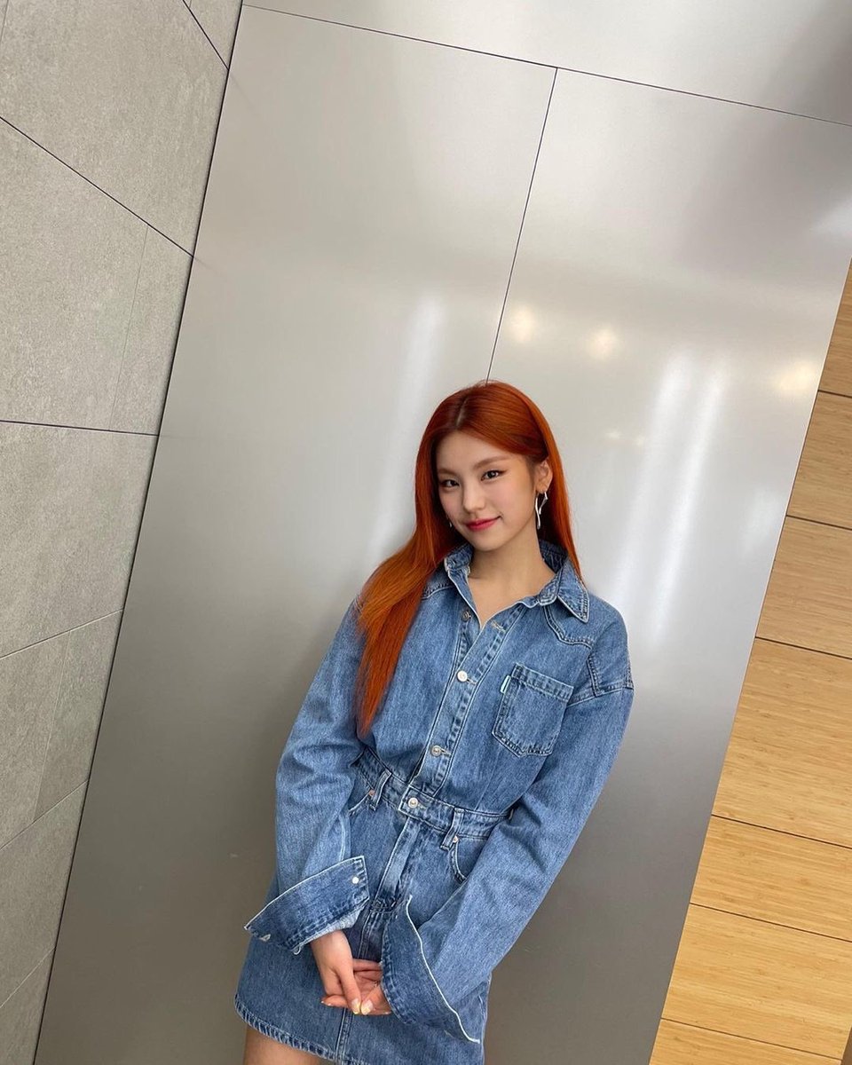 wickytt's tweet photo. meu deus é difícil acreditar que hwang yeji realmente existe -- https://t.co/D5oRtiB4Ho