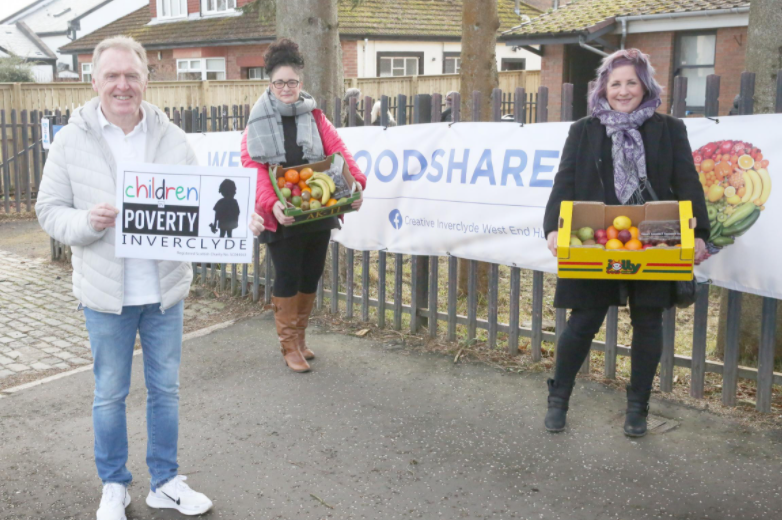 CreativeInver's tweet photo. A huge thank you to Children in Poverty Inverclyde for their fantastic donation to the West End Foodshare project and to @greenocktele for your support

#creativeinverclyde | #COVID19 | #foodshare | #InverclydeCares

https://t.co/Kwe7iEKCO1 https://t.co/J9EI8FFwhr