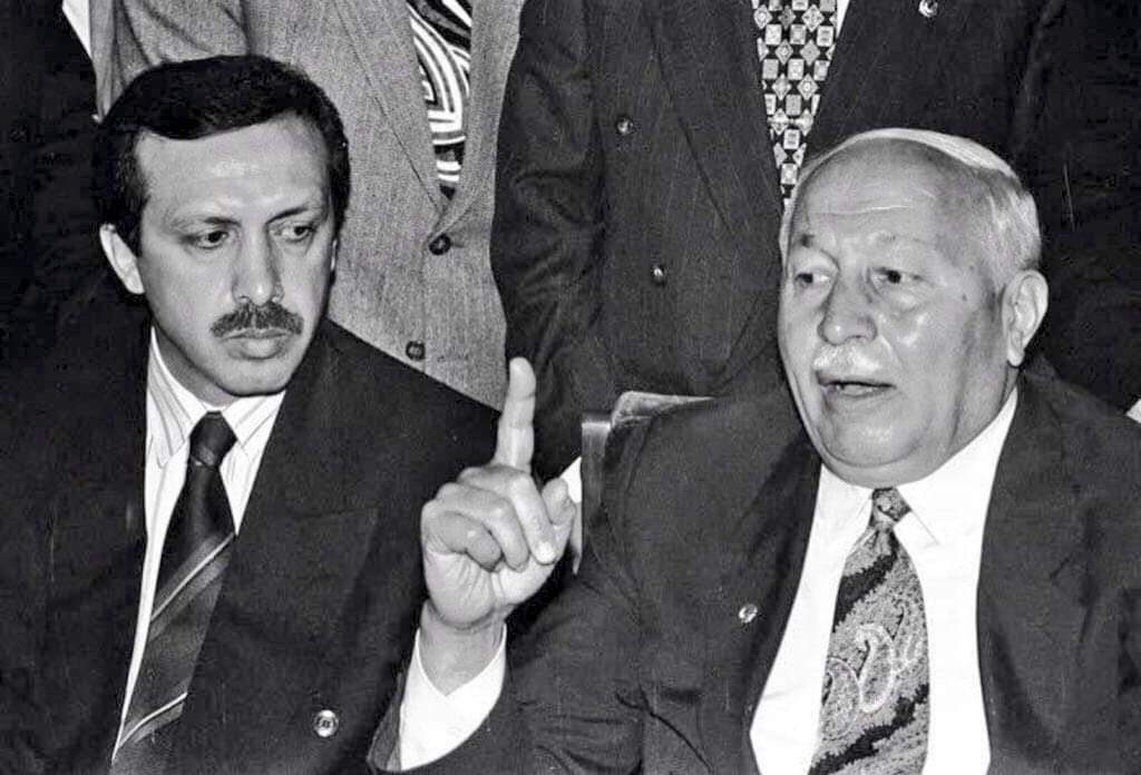 "Bu ülkenin en büyük gücü tankı, topu değil imanlı ve inançlı evlatlarıdır"
Ömrünü millete ve ümmete adayan, büyük devlet ve dava adamı merhum #NecmettinErbakan
Hocamızı rahmetle anıyoruz
@GucluTurkiyeSM1