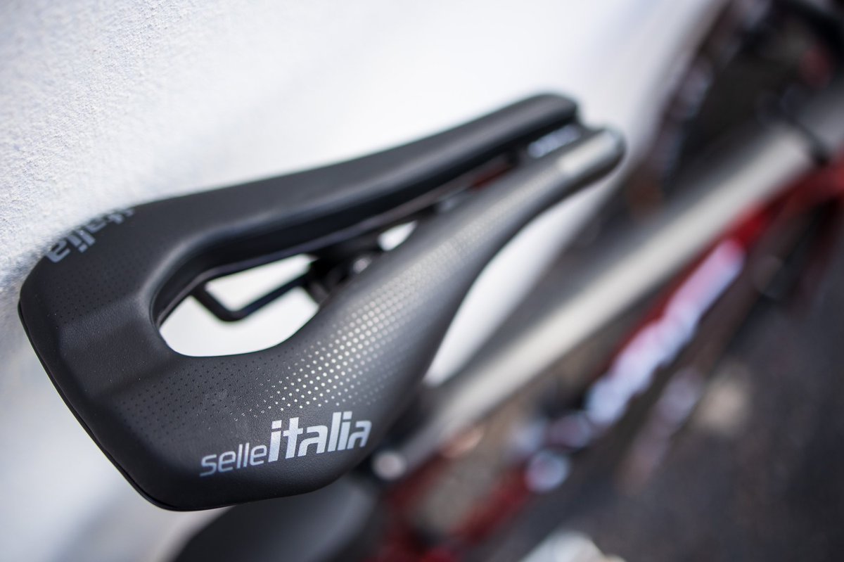 BianchiProTri's tweet photo. Introducing our 2021 @ride_bmc #bmctimemachine!
Fitted out with @dtswiss @selle_italia @elite_cycling @HUTCHINSONTIRES and yes it’s true... red goes FASTER!
#bmcprotri #triathlon #swimbikerun
📸 @jamesmitchell5 https://t.co/4t729Yu7Ak