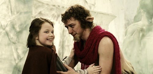 CH_Laval's tweet photo. L’amitié entre Tumnus et Lucy dans Narnia 😍 https://t.co/nq5WVZYaqg