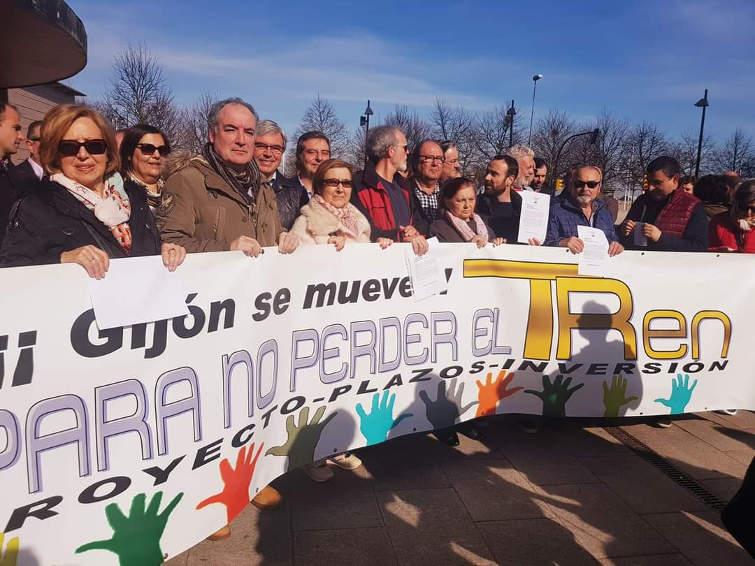 Con las últimas noticias, el plan de vías de #Gijón ha muerto. Y al final ni estación en Moreda ni en el Museo del Ferrocarril, no hay nada. Sólo queda la efímera esperanza del metrotren.
Ciudad de chiste.