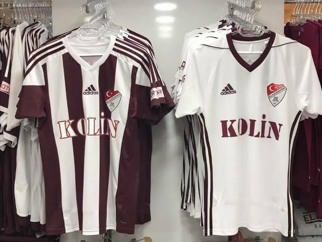 ForzaGakgos's tweet photo. Kafada herşeyi bitirmiş erkek kombini... https://t.co/kunPNEAmuQ