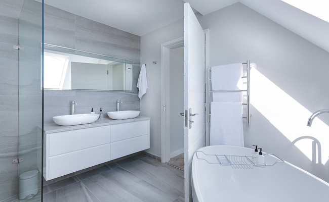 Douche ou baignoire ? 
Cette question, a priori banale, revêt pourtant son
importance pour la conception de votre future maison et votre confort.
Maisons Tradilignes, constructeur de maisons sur-mesure , vous guide. Toutes les infos, par ici 👉👀▶  bit.ly/3dQRfpr