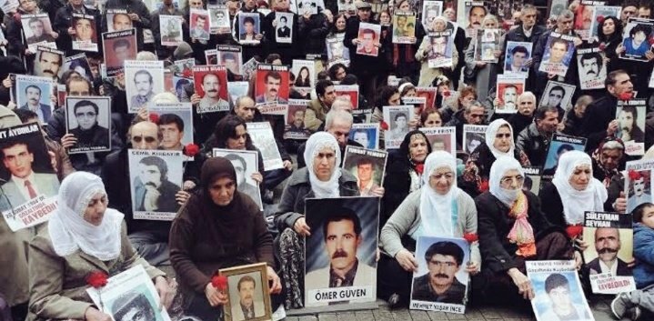 zendmualif's tweet photo. Türkçe de 
Cumartesi demek anne demektir
 
Adalet mülkün temeli değil, vicdanın kendisidir 

#CumartesiAnneleri831Hafta https://t.co/rznvaNhHPH