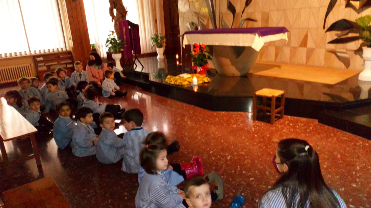 MareMolas_Reus's tweet photo. Avancem en el camí de #Quaresma amb la #pregària. I, ho fem amb moments i espais de silenci en un espai immillorable com és la nostra capella.Hem començat aquesta setmana amb l'alumnat d'Infantil. #moute #totsjuntsfemescola #maremolas #pastoraleducativa #ConsolaciónEduca https://t.co/sk7vuJz2AD