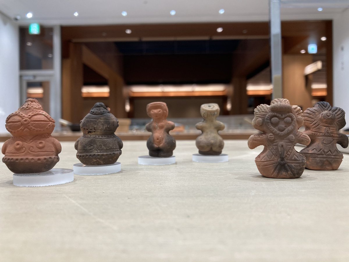 KIYA_tmt's tweet photo. 縄文を想う
【陶芸家　涌波まどかの風土展】開催中です。3月2日までです！ぜひお立ち寄りくださいませ。可愛い土偶さんオブジェ達もお待ちしております。 https://t.co/XdYu9X02Rd