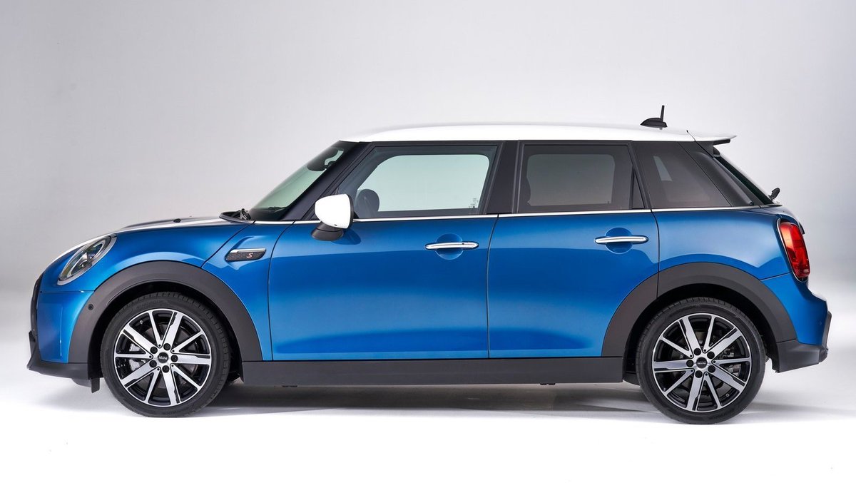 CarWale's tweet photo. The MY2021 Mini 5-door has been revealed by the British carmaker with updated styling and a revised feature list. The 5-door practical MINI now wears a redesigned fascia and also debuts the unique Multitone Roof in the Mini line-up.
https://t.co/tdgfYjiinZ
#CWNews #2021MINI https://t.co/xgLIfBzaUe