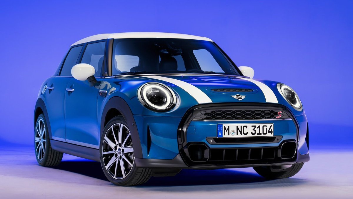 CarWale's tweet photo. The MY2021 Mini 5-door has been revealed by the British carmaker with updated styling and a revised feature list. The 5-door practical MINI now wears a redesigned fascia and also debuts the unique Multitone Roof in the Mini line-up.
https://t.co/tdgfYjiinZ
#CWNews #2021MINI https://t.co/xgLIfBzaUe