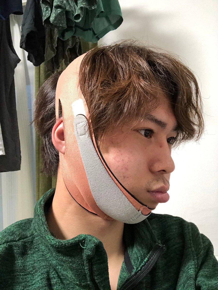 Chocologies's tweet photo. ▷メンバー紹介
『ぴあ』

個性爆発の、メンバー最年長！4歳からピアノを習っていたから「ぴあ」さん。生粋の緑色が好きで、部屋から服まで緑が多め。大学院では日々、食資源としてのコオロギ研究に勤しんでおり、多忙を極めている中ちょころぎーずのアレンジまで担当したスーパーマン。

りょう https://t.co/jgv0vvoxUn
