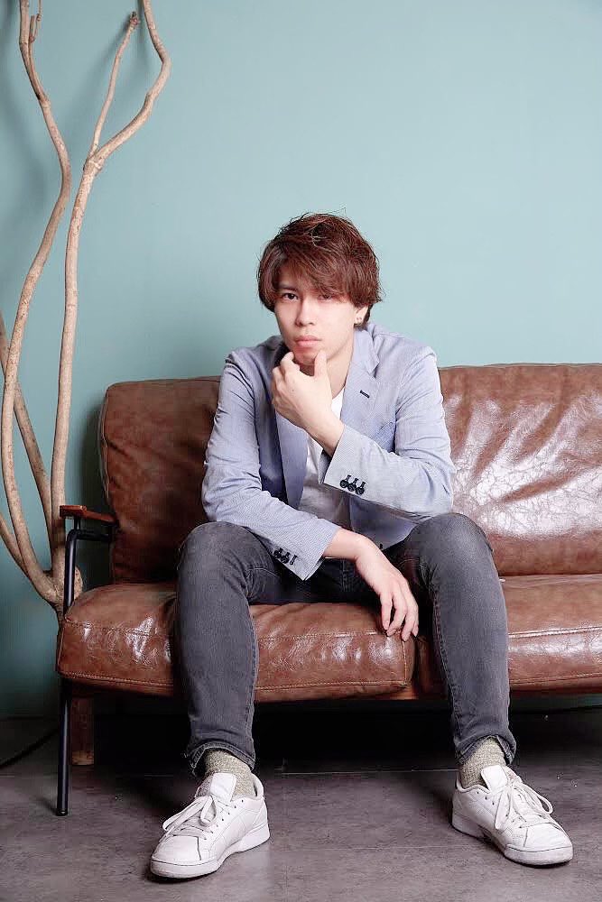 Chocologies's tweet photo. ▷メンバー紹介
『ぴあ』

個性爆発の、メンバー最年長！4歳からピアノを習っていたから「ぴあ」さん。生粋の緑色が好きで、部屋から服まで緑が多め。大学院では日々、食資源としてのコオロギ研究に勤しんでおり、多忙を極めている中ちょころぎーずのアレンジまで担当したスーパーマン。

りょう https://t.co/jgv0vvoxUn