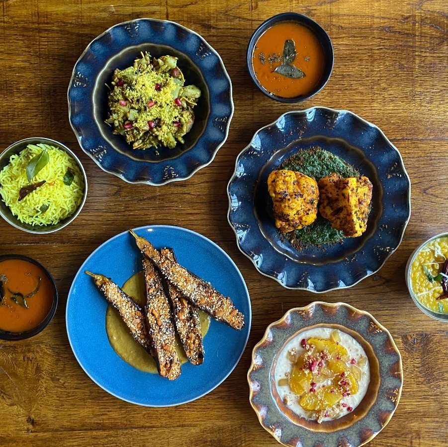 BatterseaPwrStn's tweet photo. ๐ด Itโs giveaway time!! ๐ด Fancy winning a delicious Cinnamon Kitchen feast for two worth over ยฃ100? Head to our Instagram or Facebook page for details on how to enter! #competition #win #winning #giveaway #indian #foodie #cinnamonkitchen #chef #vegan #chicken https://t.co/t1ItBNJCMo