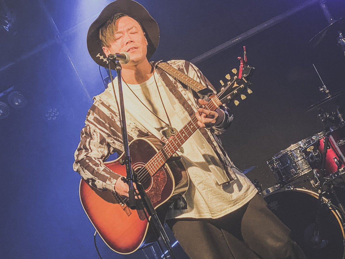 SyuChrono's tweet photo. いやー、本当にステージで歌うってやばいんだなと思いました。
全くうまく歌えませんでしたが、言いたいことはちゃんと伝えれました!
これから先も豊橋club KNOTというみんなの遊び場を僕らの手で守っていこう👍️
#MASK #MASKforYou https://t.co/sU9uRPldMK