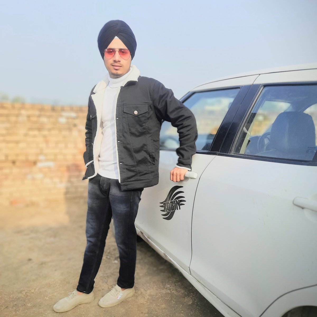 officialsimrand's tweet photo. #NewProfilePic https://t.co/XKLHaohC7q