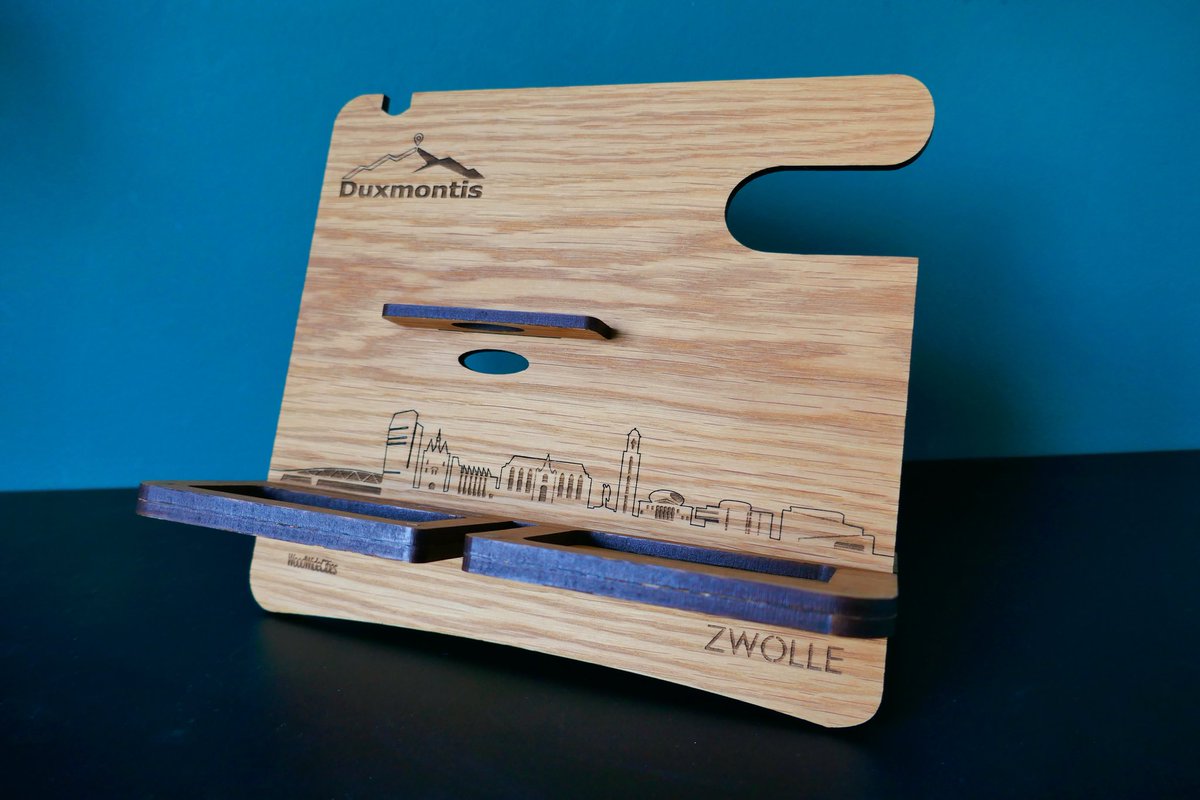 BPSchaake's tweet photo. Veel thuiswerken wordt leuker met een bureau-organizer van @WoodWideCities met je eigen Duxmontis logo erop! https://t.co/Rtbm3M1CYV