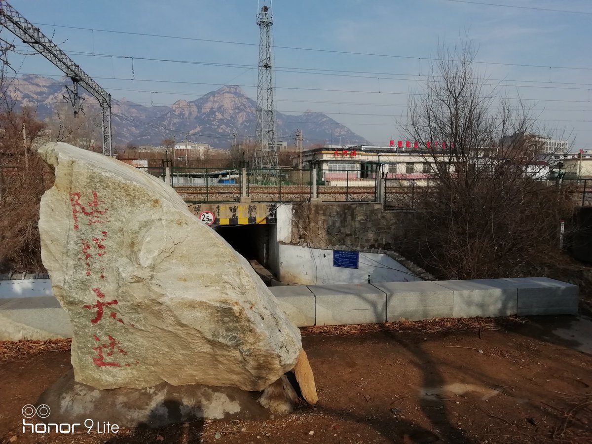 Sean49955476's tweet photo. ＃railway 中国山东省，泰安市的大河火车站.这是泰安市的火车迷最喜欢拍车的地方.#TRAIN https://t.co/mxud5vll20