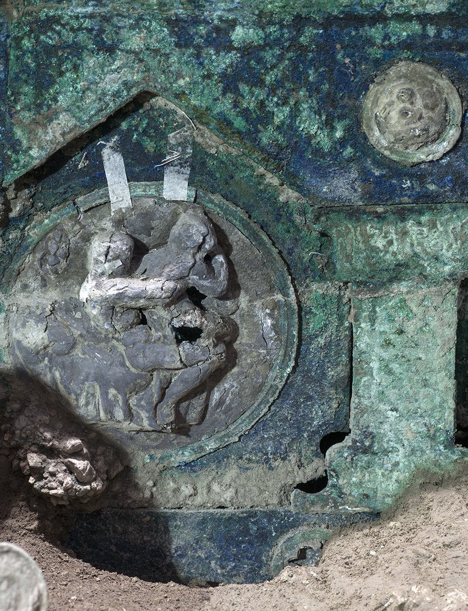 pompei79's tweet image. Still wrapping my head around the latest incredible discovery of a four-wheeled processional chariot from Civita Giuliana near #Pompeii. The bronze medallion decoration is stunning but I’m still gawping at its four wheels!
Image 1:@_MiBACT 
Images 2-4 @pompeii_sites | Luigi Spina