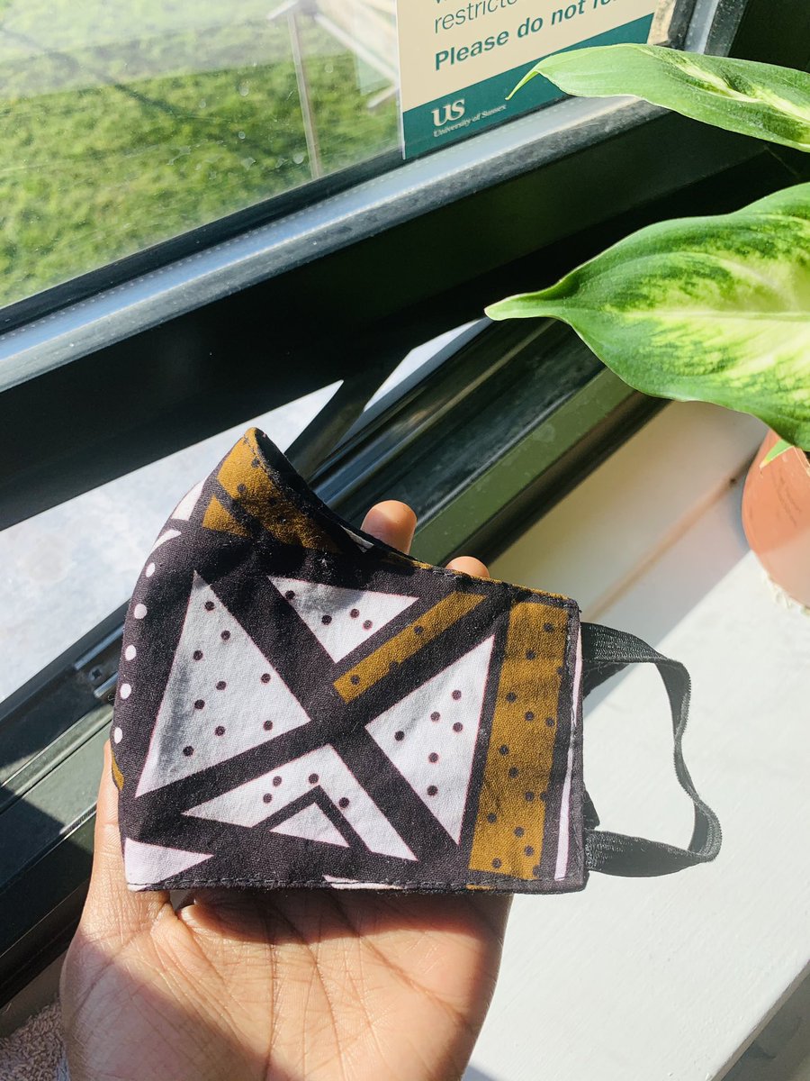 bloomkins's tweet photo. Support our programs by procuring masks made by young mums for young mums @UKANI_265 ! Going ya MK1,000 a mask. Call or Whataapp 0993048733 💫🌻 https://t.co/jWLaisQXZl