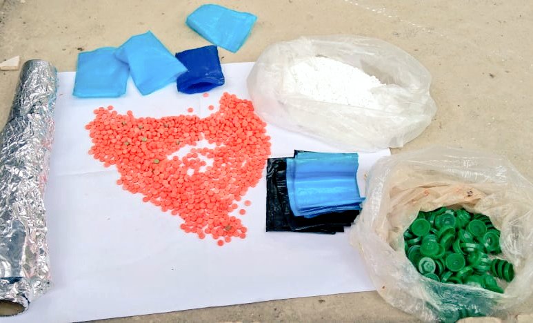 1,500 Tablets, Powder Drugs Seized, 2 Arrested Alamin and Fajor Ali of Coochbehar's bike intercepted and recovered 500 Yava Tablets. Follow up Raid in house of Nasir Mondol of Dighaltari, Golokganj, another 1000 Tablets Recovered with 200 gms of suspected powder drugs too !!