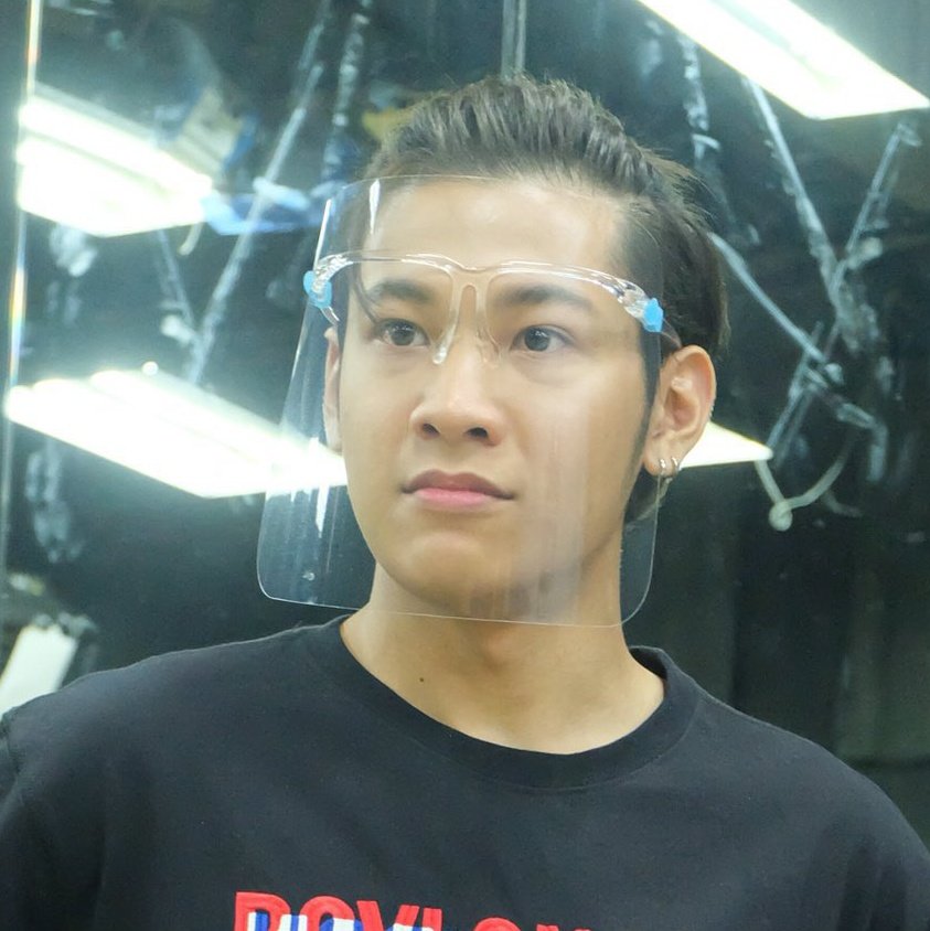 mewotung's tweet photo. perayas after knowing that krist doesnt usually bring muffin unless singto requested to....... and krist bringing muffin to aefae set on valentines day: https://t.co/SDclET4QFj