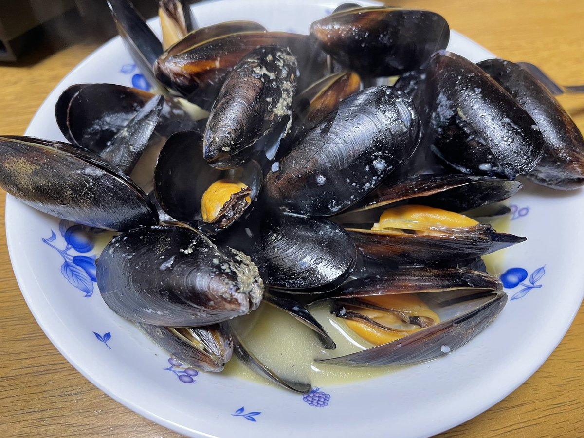 K Kuwahara 業務スーパーのムール貝を酒蒸しに 美味であった