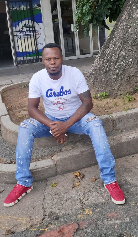 Saturday ayikapheleli ngaphandle kwami nawe ku <a href="/ligwalagwalaFM/">Ligcabho Lesive</a> Sisonke Midday Grooves!! #SMG sigijima neAfroTellus and guest @DJChaseSA Dj Chase, Brigd Leonard Hlathi and the girl of the moment Dester!! #MsakatiLomuhle #SEXemini #NidlaniLapho