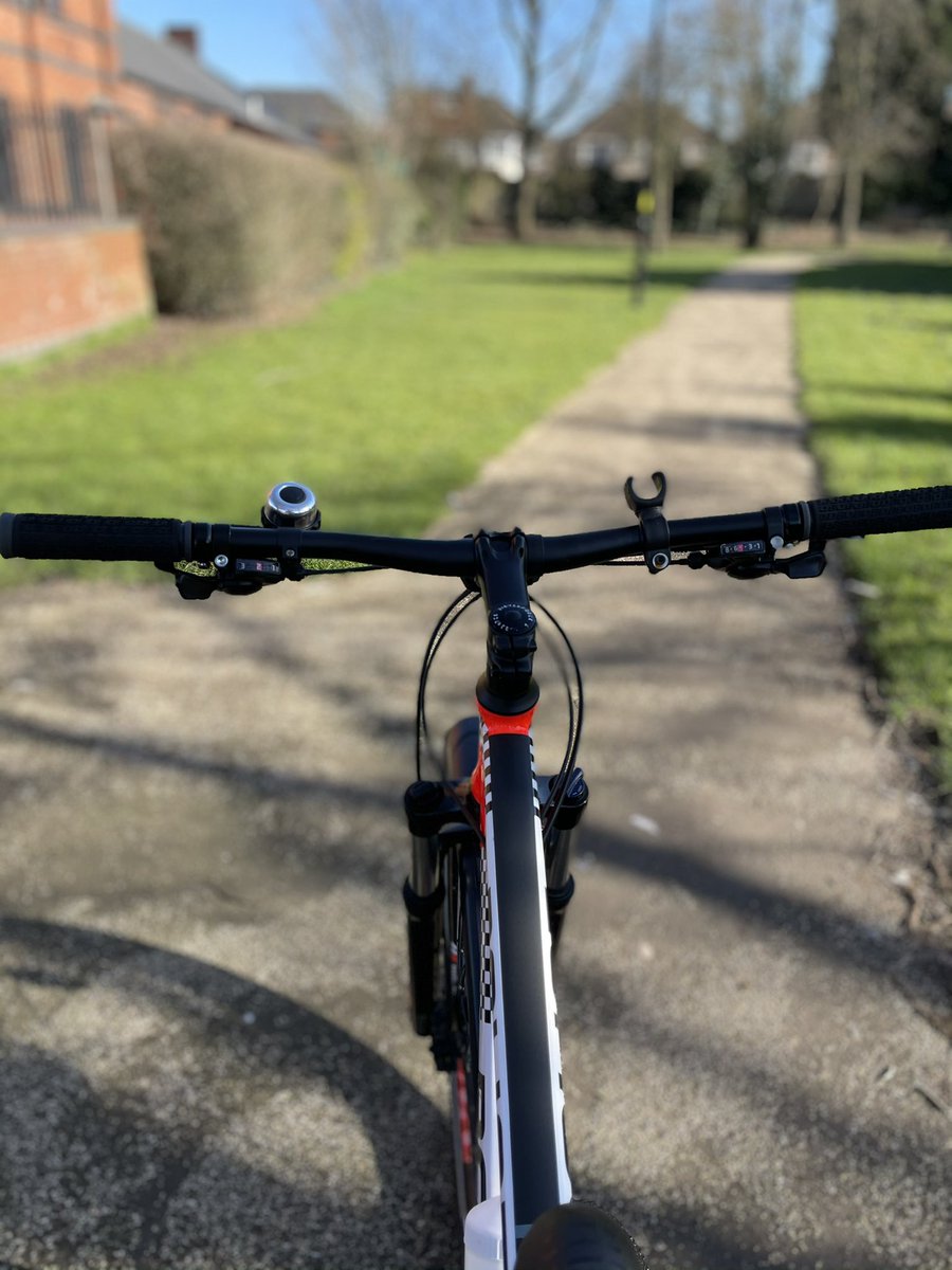 Pcso 31494 is out out on  #Cyclepatrols #Hivisibility #Reassurance  local green spaces and surrounding areas