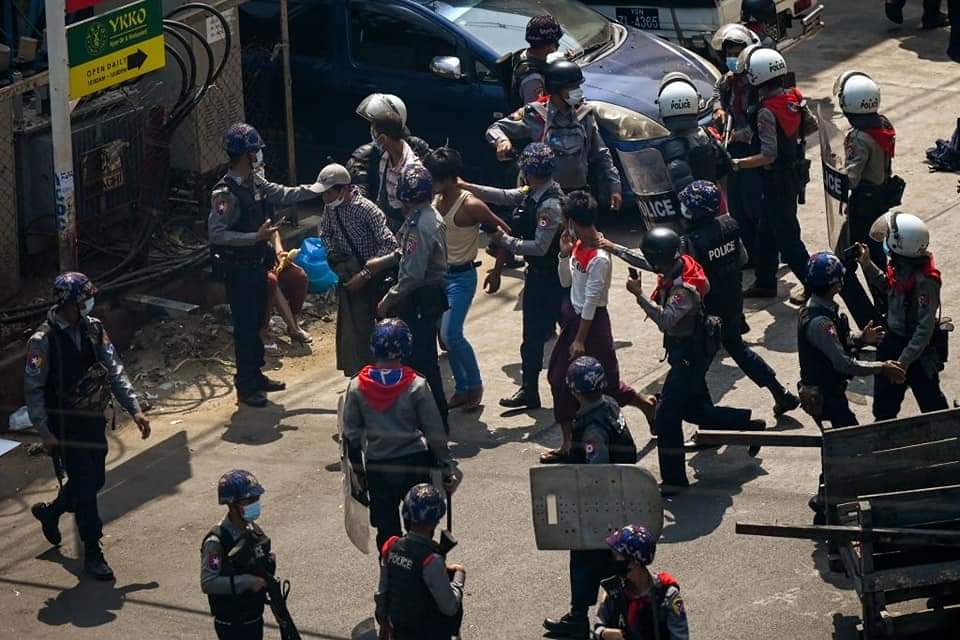 TharTintNaing's tweet photo. #WhatsHappeninglnMyanmar 
#ThePeopleOfMyanmarStillFeelHelpless https://t.co/ldKkRIeZVd