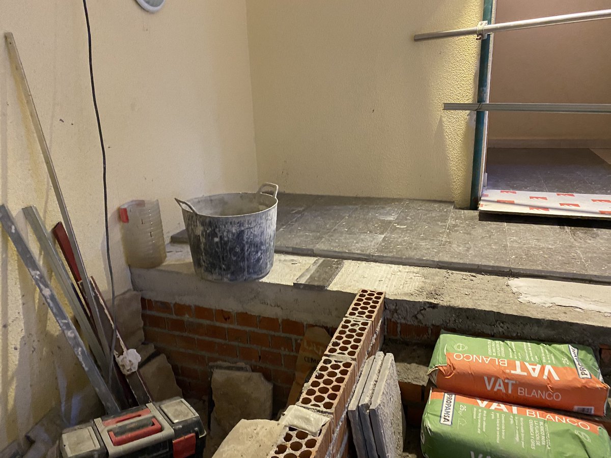 Obra de #accesibilidad en portal para instalación de plataforma elevadora vertical. #aparejador #arquitectotecnico #aparejAT