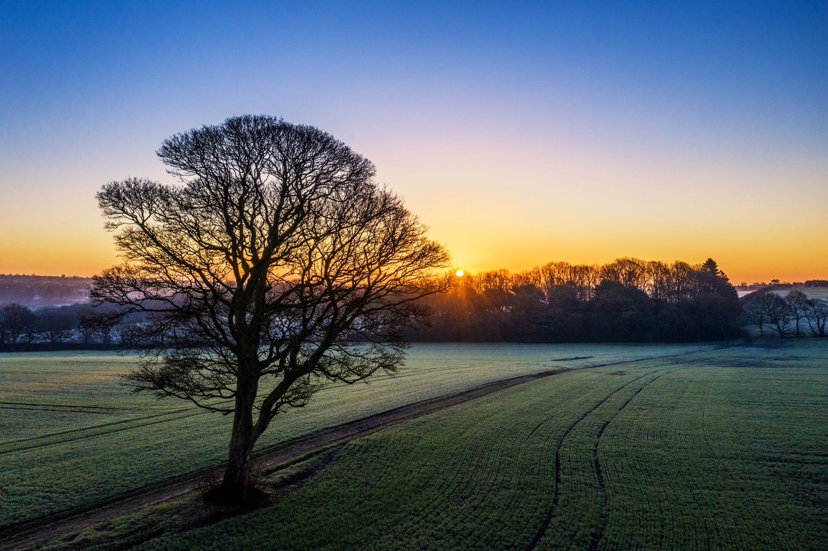 stevesamosa's tweet image. Beautiful sunrise from the top of Crank, #StHelens
#sunrise #frosty #wintersun #crank #billinge #aerialphotography 
@Beau_Liverpool @scousescene @ExploreLpool @whatsonsthelens @BillingeBlog @sthelensstar @StHelensUnltd