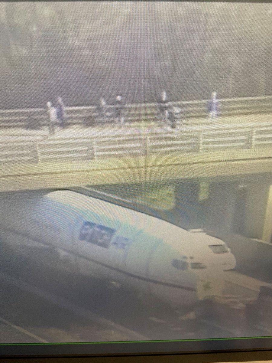 HighwaysSWEST's tweet photo. Boeing 727 at J13 #Stoud https://t.co/2w4CwhAmzf