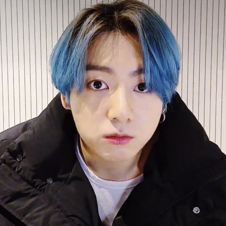 kookpiics's tweet photo. he's so cute and i love him so much 😭😭💙💙 https://t.co/WCxiroB22O