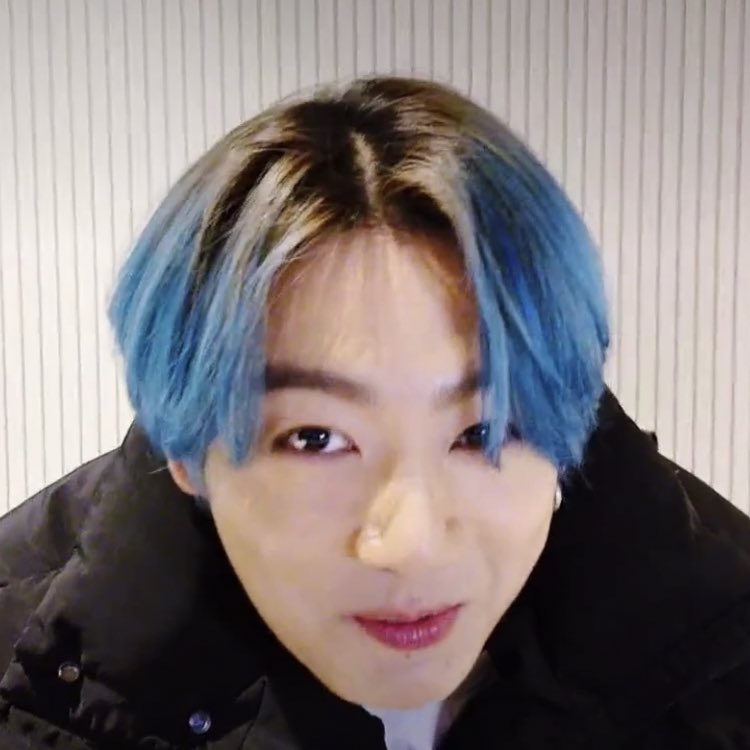 kookpiics's tweet photo. he's so cute and i love him so much 😭😭💙💙 https://t.co/WCxiroB22O