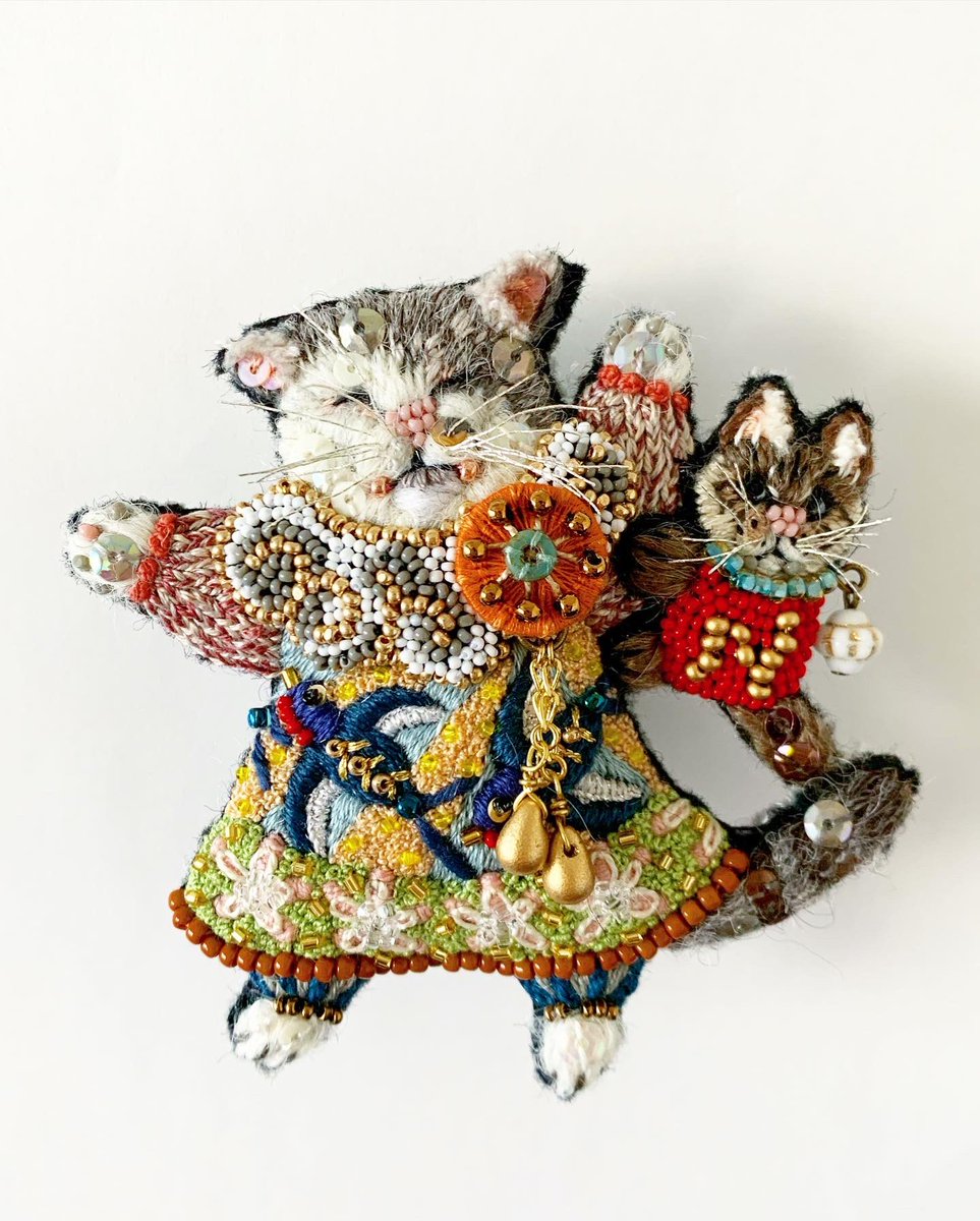 困っている時に手を差し伸べてくれた @chiakiakada ちゃんにお礼として送った作品。ちあきちゃんの大切な猫のさくらとななを作りました。
とても喜んでくれて私も非常に嬉しい☺️?

#猫 #刺繍 #カラフル 