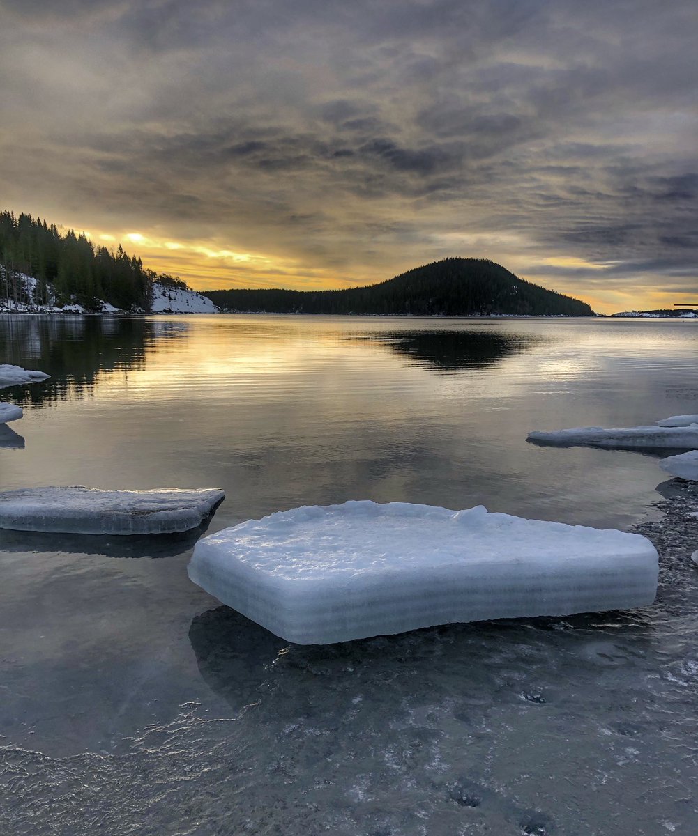 Havet är öppet för färd och reflektion.