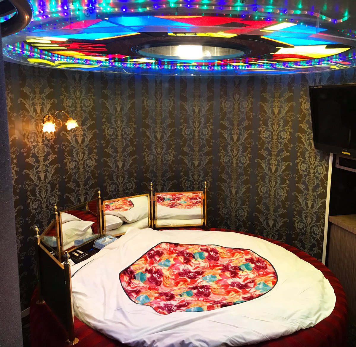 ট ইট র さかな レトロラブホは地方 みたいなイメージあるけど 東京にもかわいいホテル沢山あるんだわよ かわちいほてる 昭和ラブホ