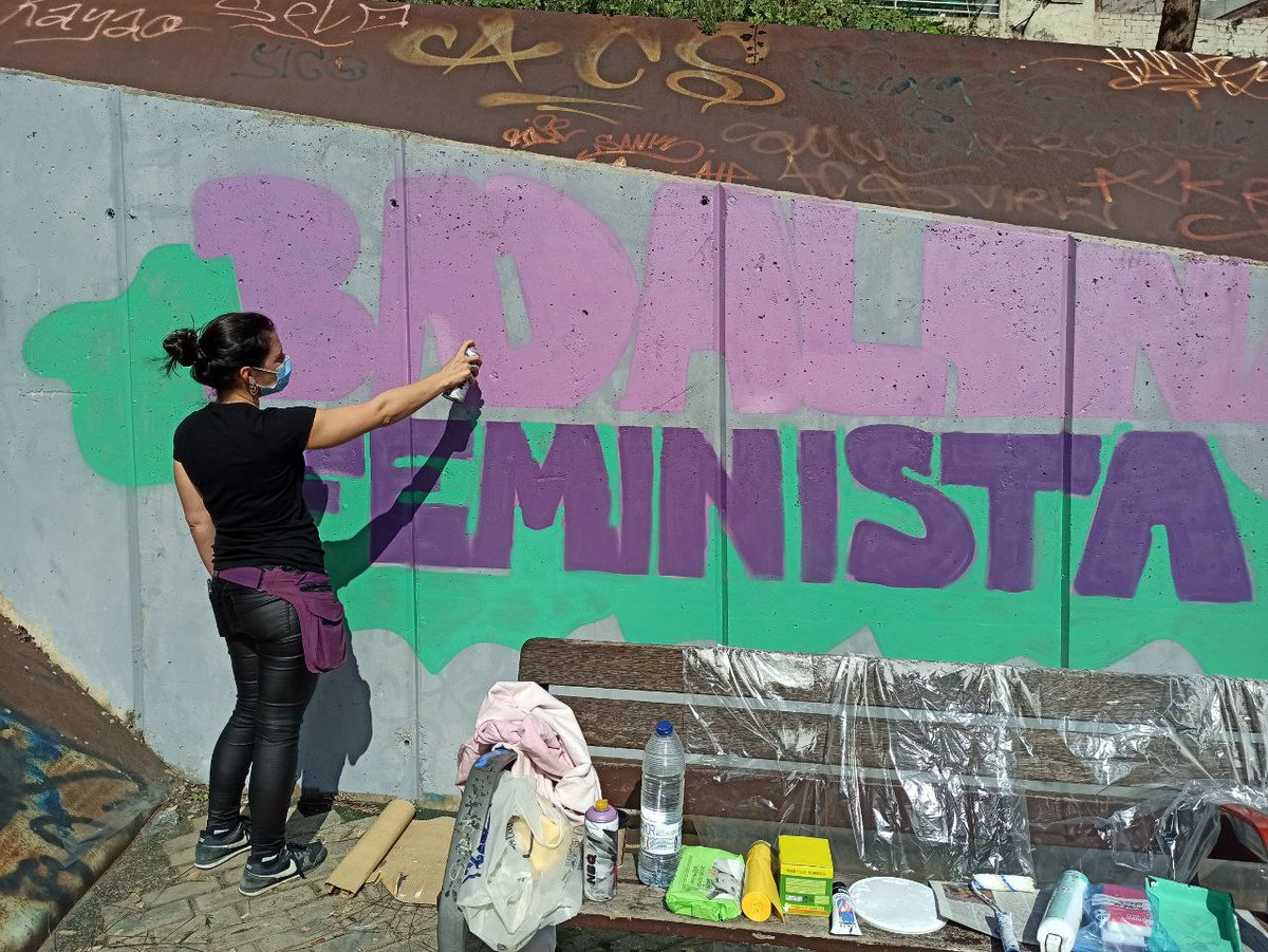 AnticapiBNord's tweet photo. Avui a #Badalona, fem un mural amb la Comissió #8M denunciant el patriarcat capitalista i la pandèmia del masclisme, que ens afecta des de fa molts segles.

Juntes, diverses i rebels som imparables!!! https://t.co/57jSV13A3k