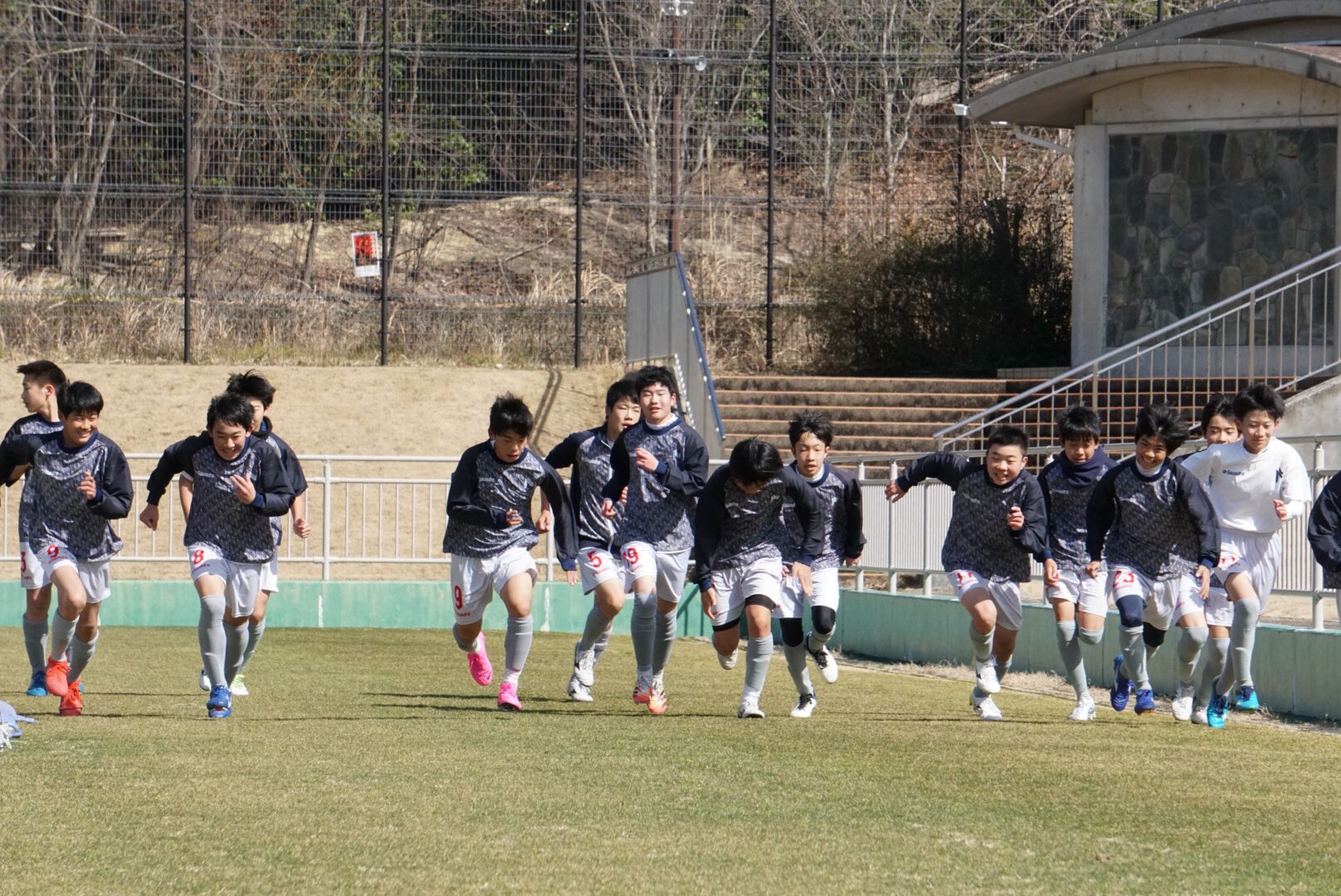 ট ইট র 奈良クラブアカデミー U14 Trm 萩谷総合公園 Vs 高槻myd Fc 攻撃面でいくつも良い形が生まれ 何度も相手ゴールを脅かすことができました 一方 立ち上がりや守備の強度に課題の残る試合となりました 応援していただいた皆さま 対戦して