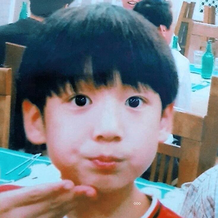 taehyung thinker tweet media