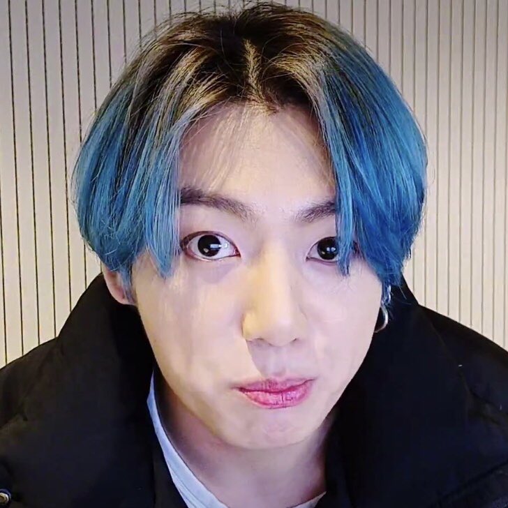 taehyung thinker tweet media