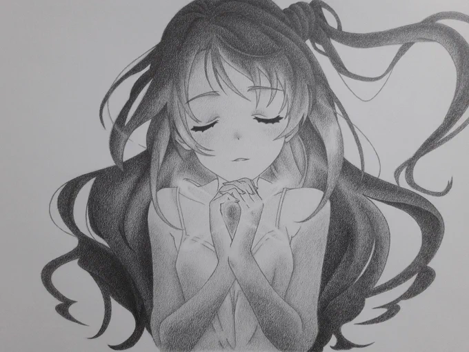 昔に「シャーペンだけで全て描くのはちょっと怖いの…」と思いましたので何か平凡な線画だけを描きましたが少しずつ新しいスタイルを試してみましたと今は結構満足なシャーペンで描き方が見つかりました。まだまだですけど#アナログ <-2013      2018 ー> 