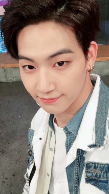 mihika_lim_'s tweet photo. Jaebeom's exclusive selcas
~A LONG THREAD~ https://t.co/qyiKxjNWaz