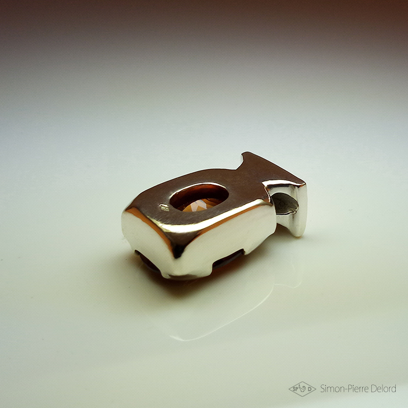 Simon_Delord's tweet photo. Pendentif d'Artisan d'Art Joailler. Création joaillière intitulée "Le Parfum". Une citrine de 23,6 Carats est enchâssé dans une monture ciselée en Argentium (Argent 925). Cette pièce unique a été réalisée en taille directe. Fabriqué à Cordes-sur-Ciel. Simon-Pierre Delord https://t.co/fAg4QWlU45