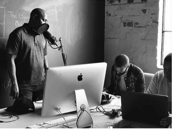 SacredVision_SA's tweet photo. Team work makes the dream work. 🔥📺🎙️ https://t.co/ZWlY5Ymrmx