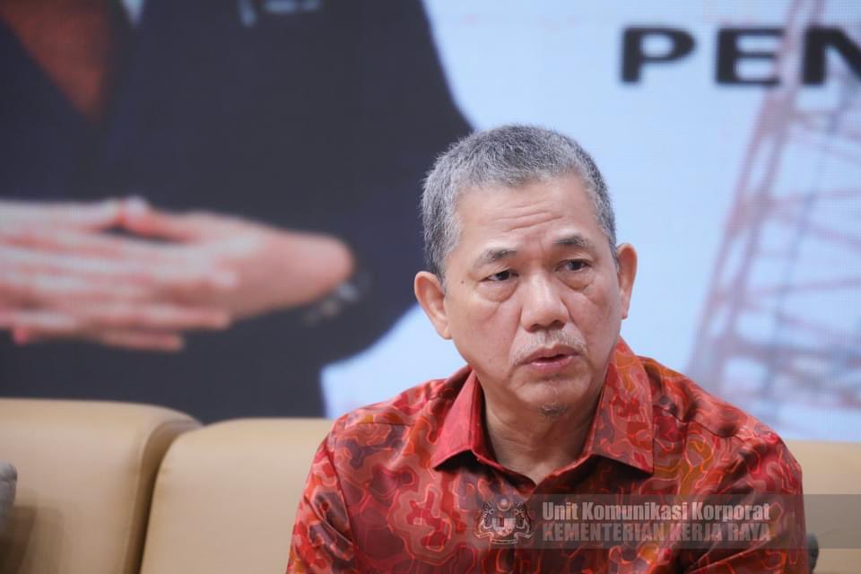 moworksmy's tweet photo. Temubual Pencapaian Malaysia Prihatin 2020, berbicara mengenai "Pakej Prihatin Pemangkin Infra Rakyat" bersama Menteri Kanan Kerja Raya,  YB Dato' Sri Haji Fadillah Haji Yusof bersiaran secara langsung di slot Selamat Pagi Malaysia, RTM TV1 pagi tadi. https://t.co/IhaM571uI2