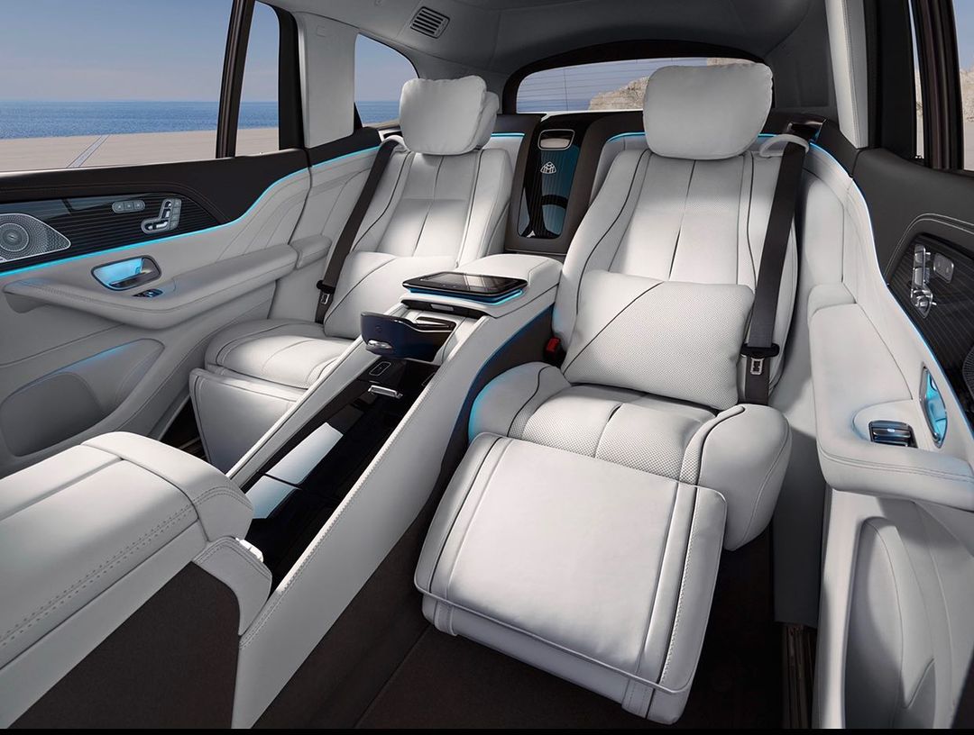 mbmaybachfans's tweet photo. BIG BOSS LUXURY SUV: MERCEDES-MAYBACH GLS 600 π
πΈ: @rdbla
#mercedesbenz #maybach #mercedesbenzmaybachfans #maybachgls #gls600 #mercedesmaybachgls #mercedesmaybach #gls #eactivebodycontrol #maybachgls600 #luxurysuv #offroad #mercedes https://t.co/66IXQUSjBC