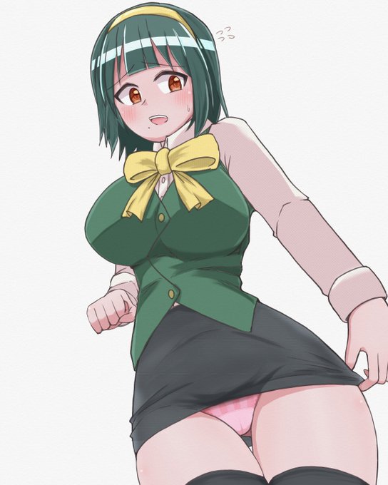 お肉がついてぱつぱつになっちゃった小鳥さん
ルリちゃん描いたらピヨちゃん描きたくなったよね
服装も似てるし… 