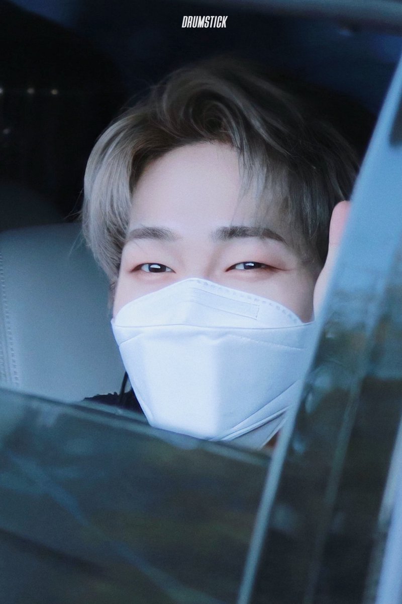 Drumstick1214's tweet photo. 210227 음중 퇴근
오늘 너무 귀여웠어!!!!!!☺️☺️

#샤이니   #SHINee    #온유   #ONEW   #オニュ #이진기 #Dont_Call_Me   #SHINeeIsBack https://t.co/KdoJGzMCmg