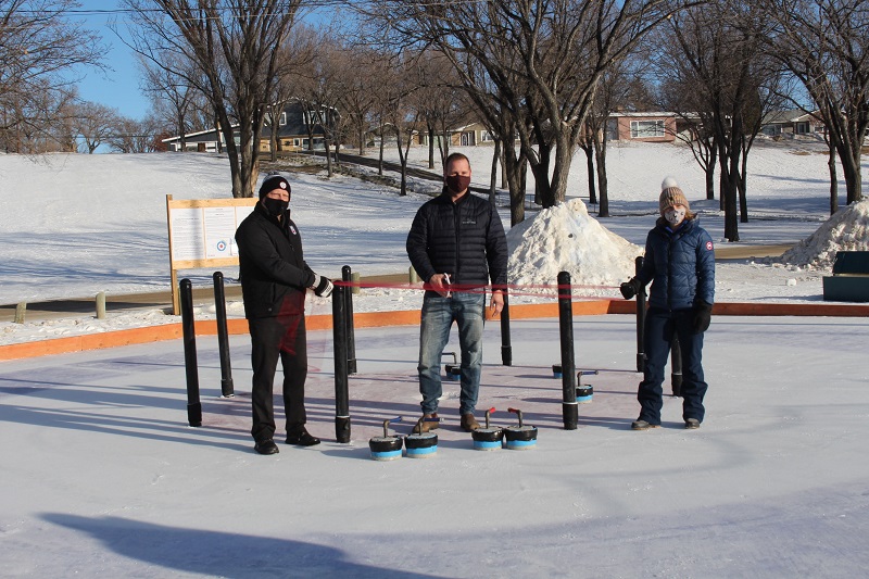 Here's how they #KeepCurling in Swift Current! #Crokicurl #CurlingDayinCanada 

swiftcurrentonline.com/local/grand-op…